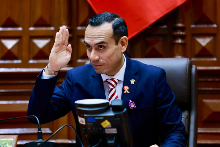PRESIDENTE DEL CONGRESO vinculado a PRESUNTOS cobros irregulares en Comisión de Presupuesto